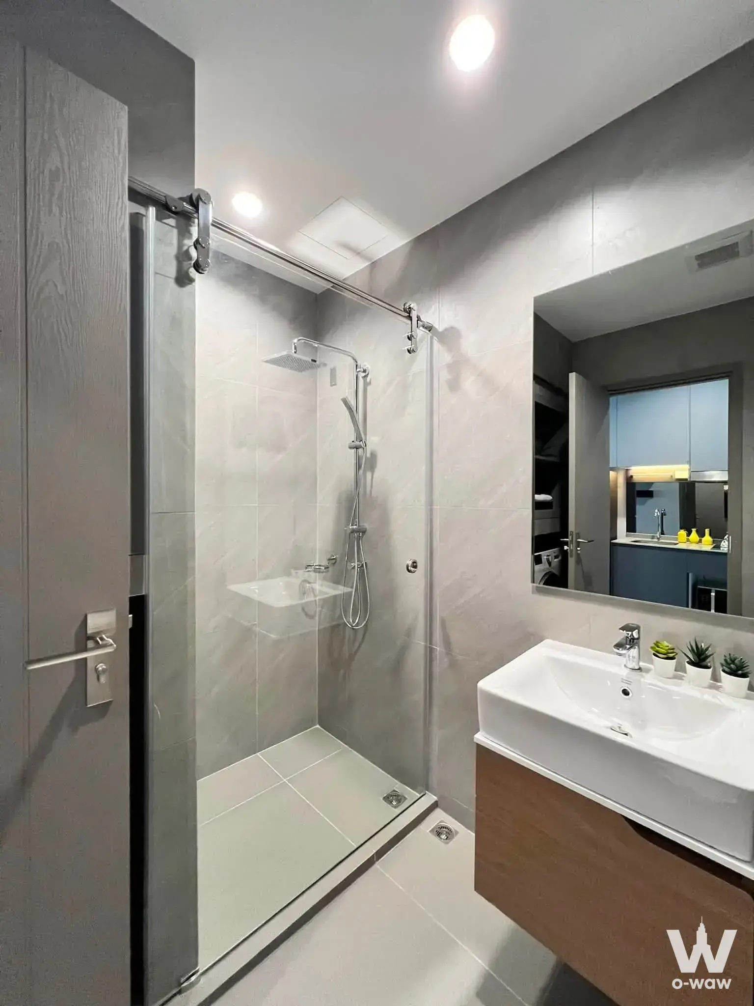 Modern bathroom in IdeO SUKHUMVIT RAMA 4 with grey marble tiles and floating wood vanity