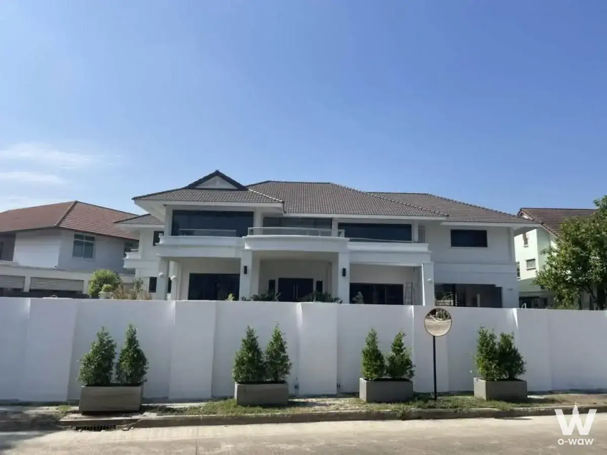 House with 4 bedrooms for sale at Kanchanaphisek 15, Bangkok — photo 1 of 5