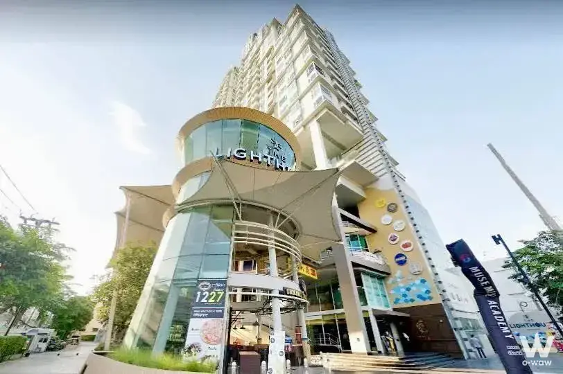 Krungthonburi BTS Station (850 m), Bangkok, Thailand