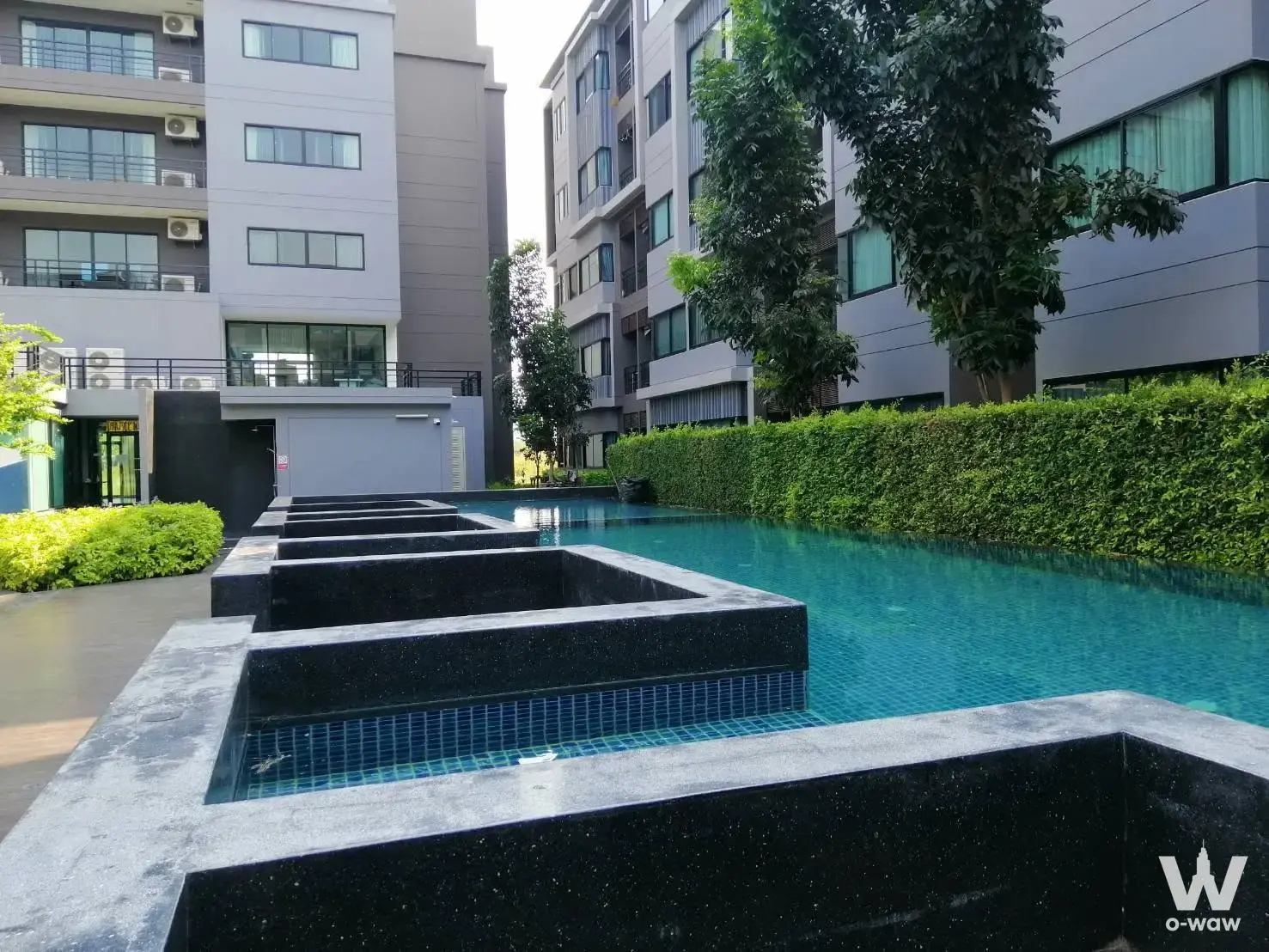 Condo with 1 bedroom for sale at 98 Soi Bangna Garden 7, Tambon Bang Sao Thong, Amphoe Bang Sao Thong, Samut Prakan. Located at Bang Na - Km 26, near ABAC Bangna (5 mins), Suvarnabhumi Airport (12 km), Bang Na Hospital 2, Ruam Chai Hospital, and Bang Sao Thong District Office. — photo 2 of 4