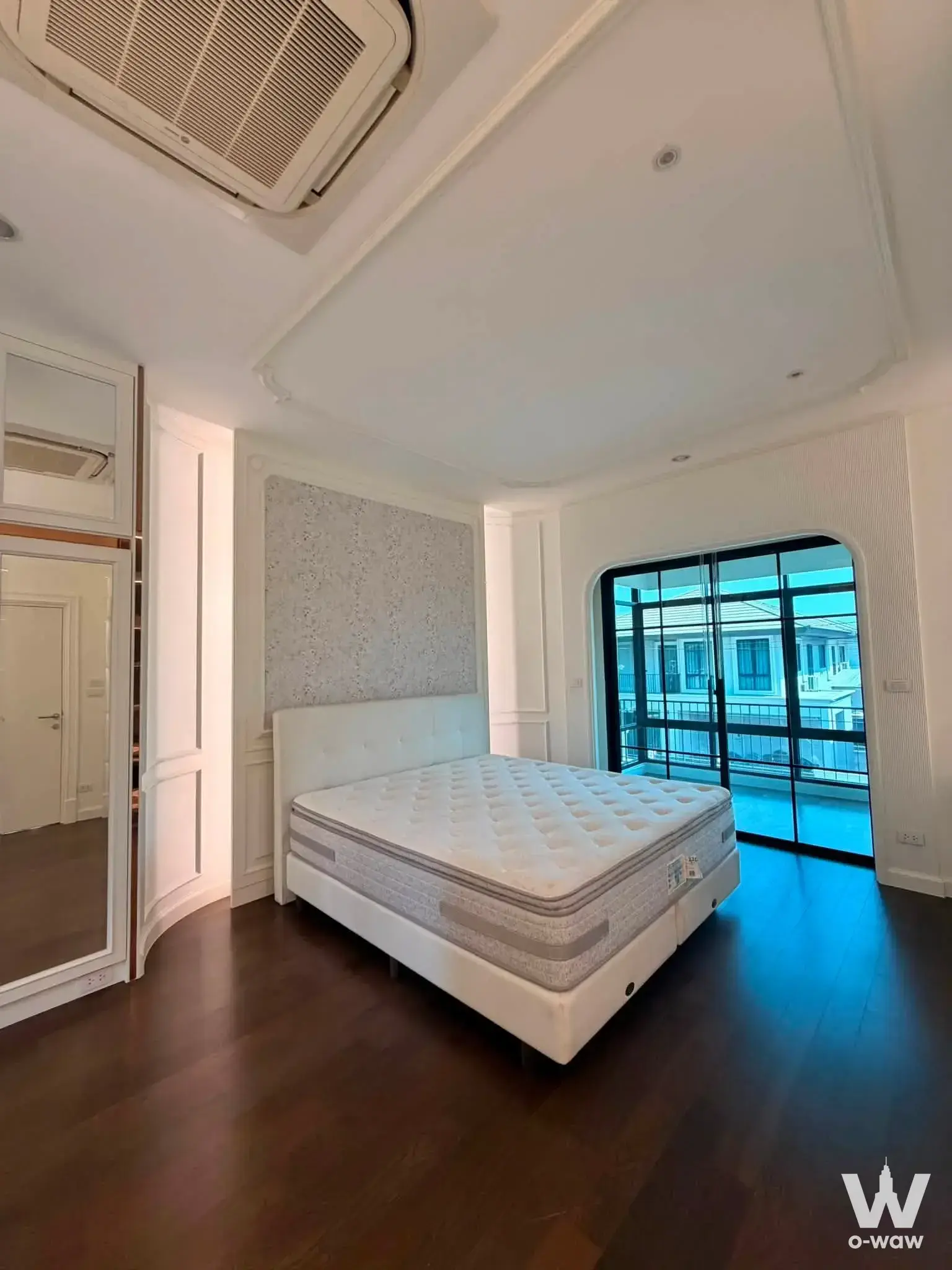 House with 3 bedrooms for rent at Setthasiri Pattanakarn — photo 3 of 5