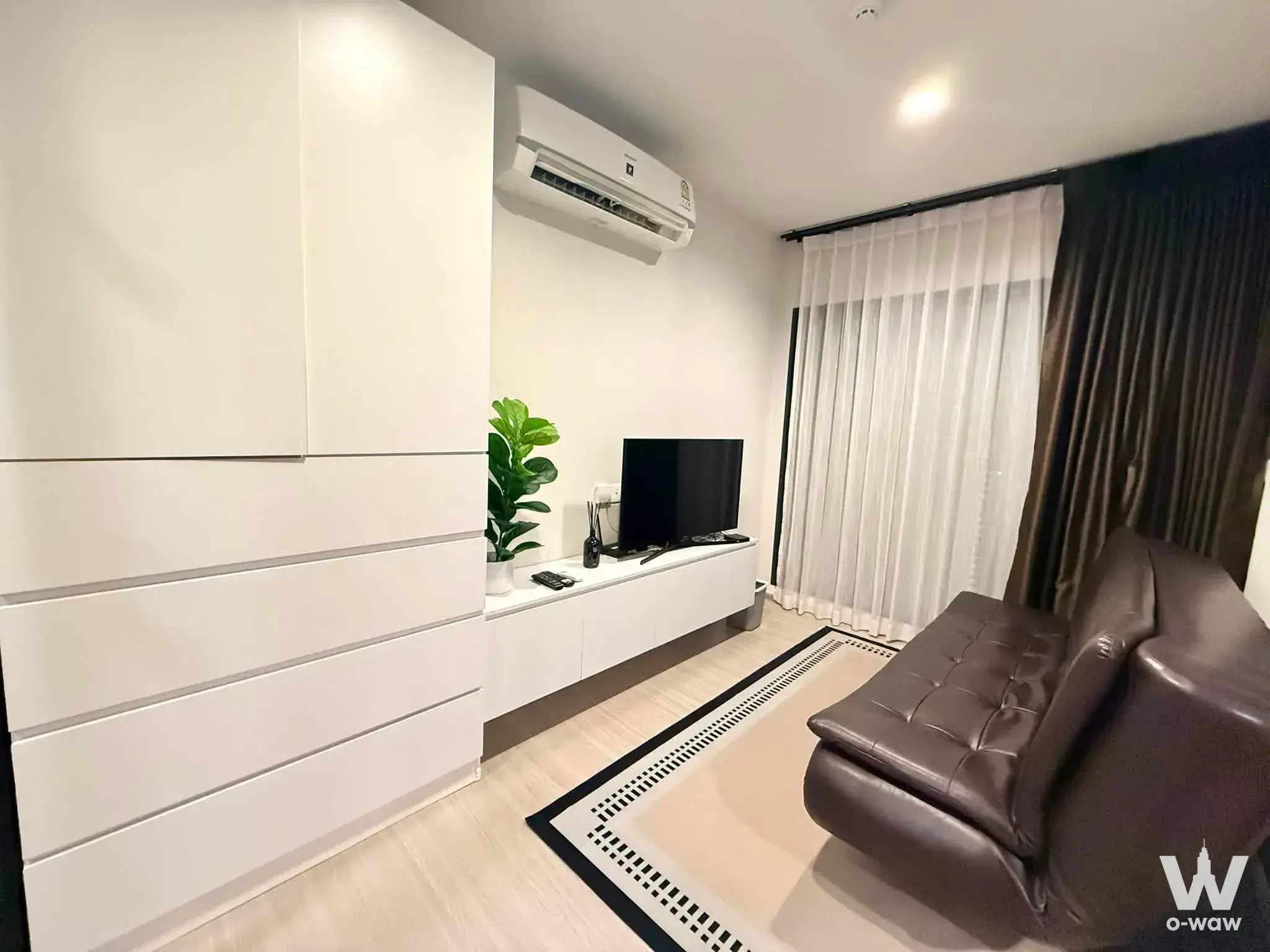 Near Talat Phlu BTS Station and Ratchaphruek BRT, convenient access to Sathorn, Silom, and CBD areas