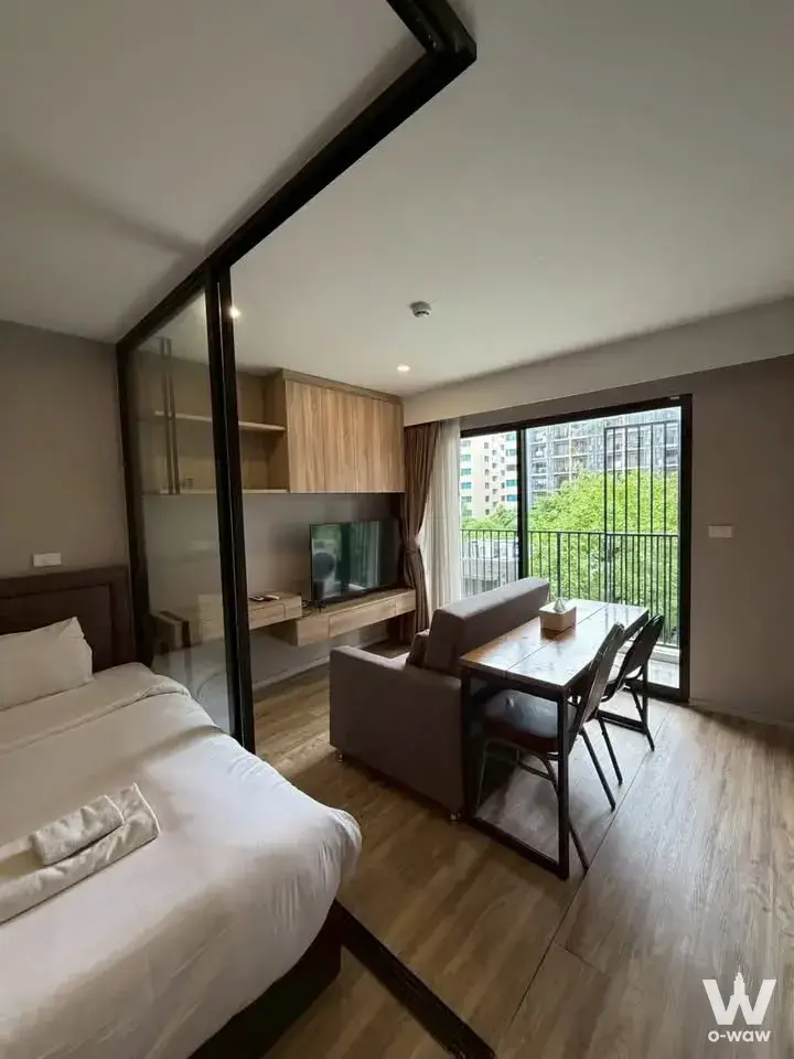 Sathorn-Charoenrat, Bangkok