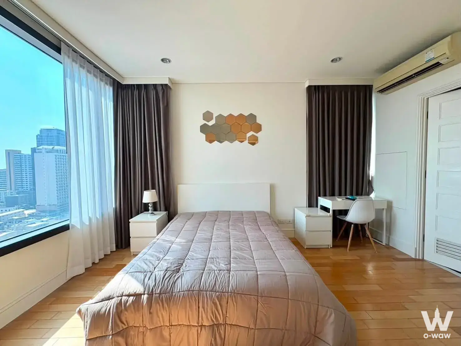 Condo with 1 bedroom for rent at Aguston Sukhumvit 22 — photo 1 of 4