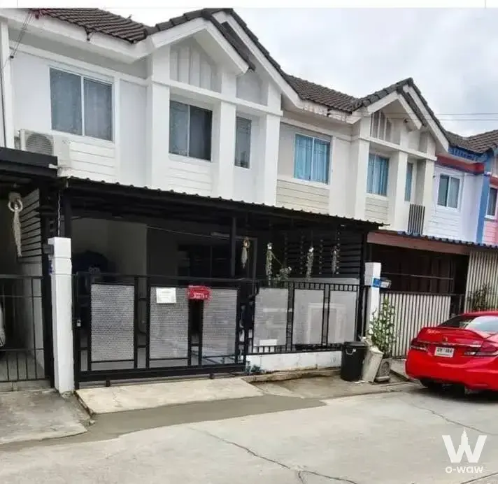 Chalong Krung Road, near Lat Krabang Industrial Estate, Bangkok