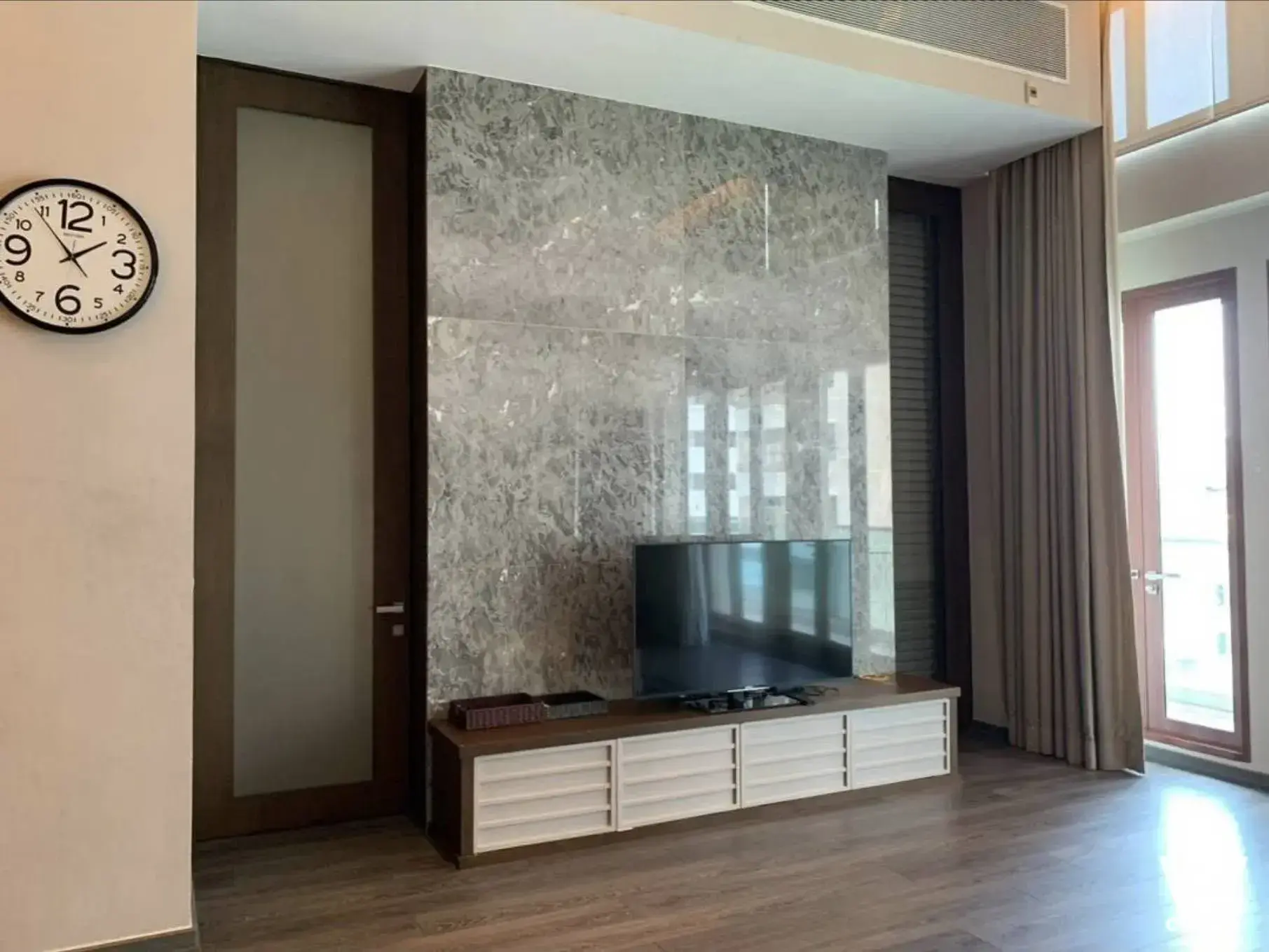 Condo with 3 bedrooms for rent at The Crest Ruamrudee — photo 3 of 5