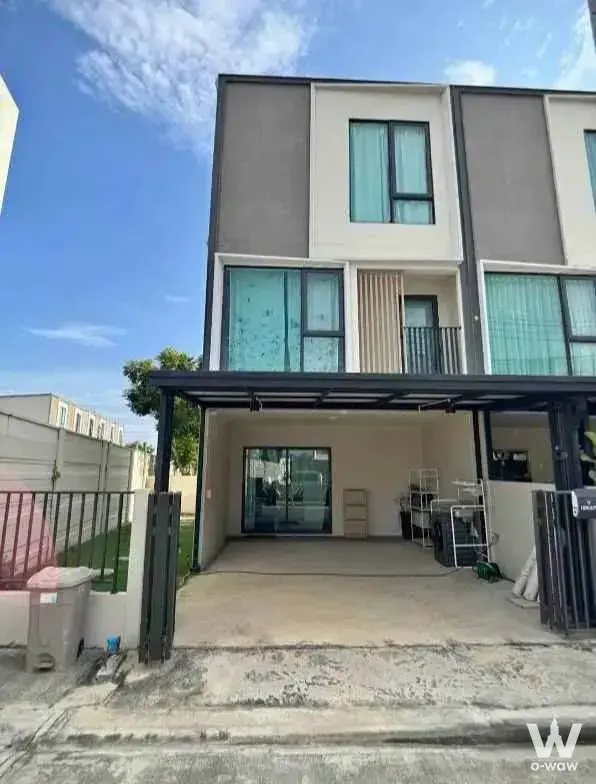 Townhouse with 2 bedrooms for rent at Altitude Kraf Bangna — photo 2 of 5