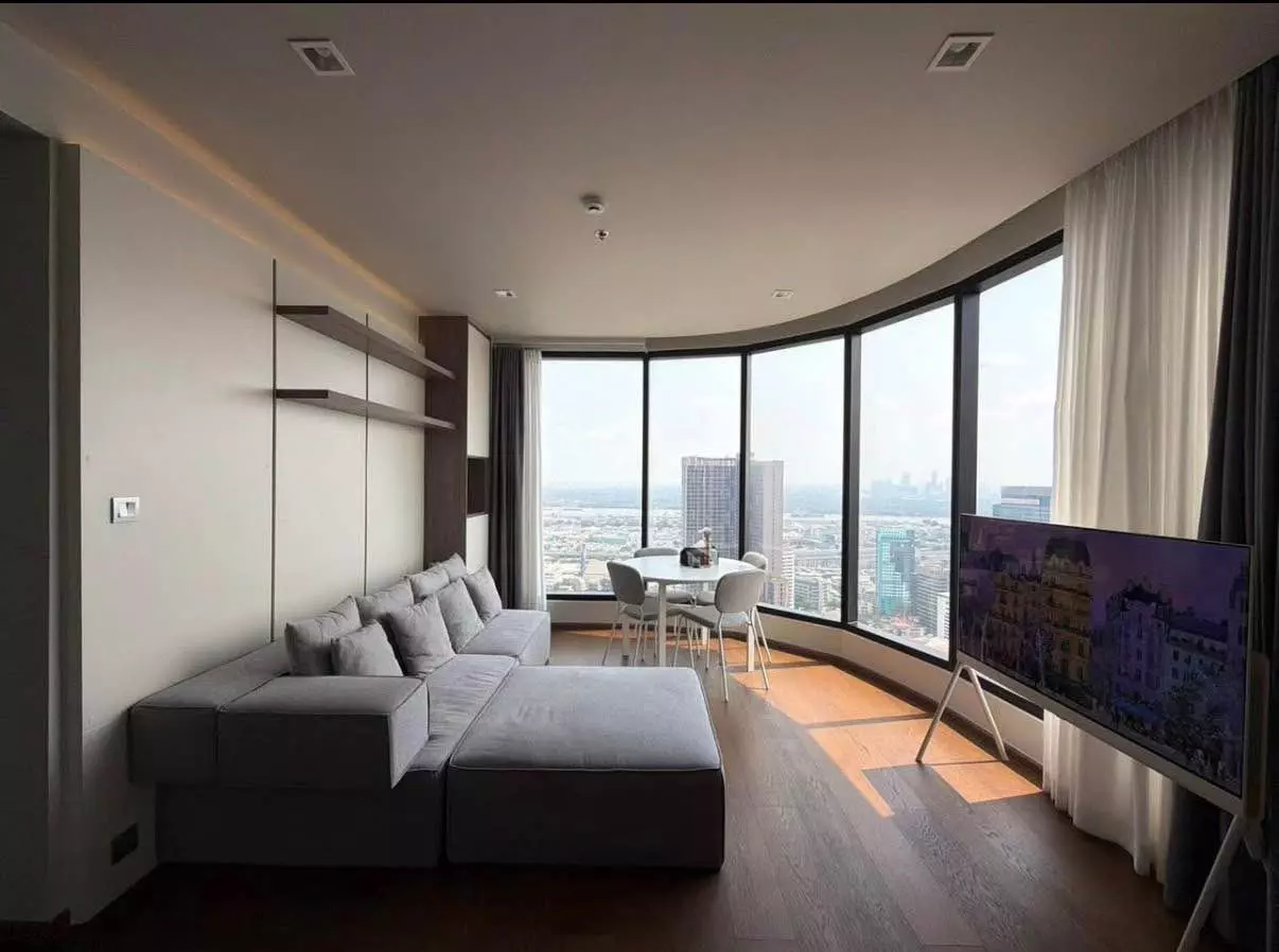 Modern living room in 2-bed Ideo Q Sukhumvit 36 condo with floor-to-ceiling windows and panoramic city skyline views