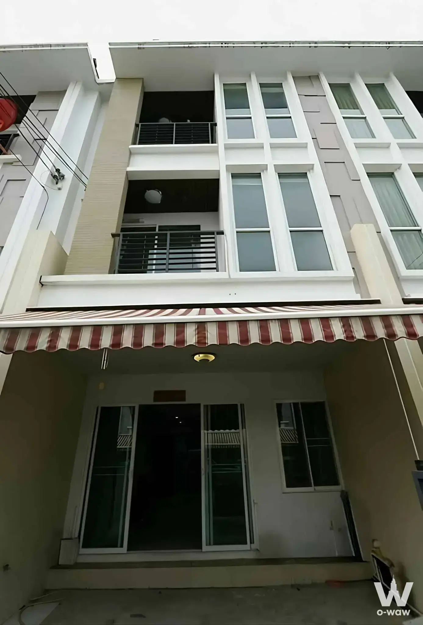 Townhouse with 3 bedrooms for sale at Baan Klang Mueang — photo 1 of 4