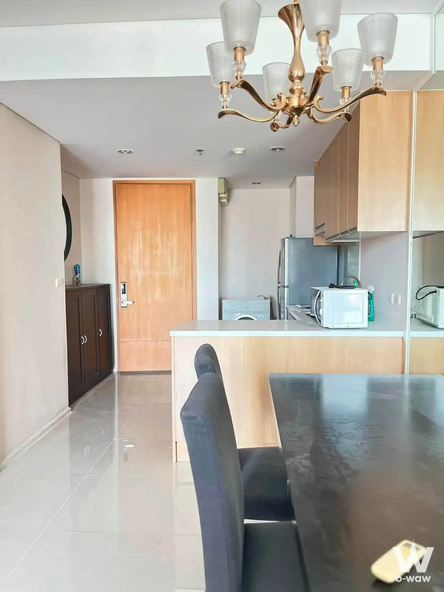 Near Phetchaburi MRT Station (2-3 minutes walk), Makkasan Airport Rail Link, Asoke, Terminal 21, Central Rama 9, Singha Complex, Srinakharinwirot University