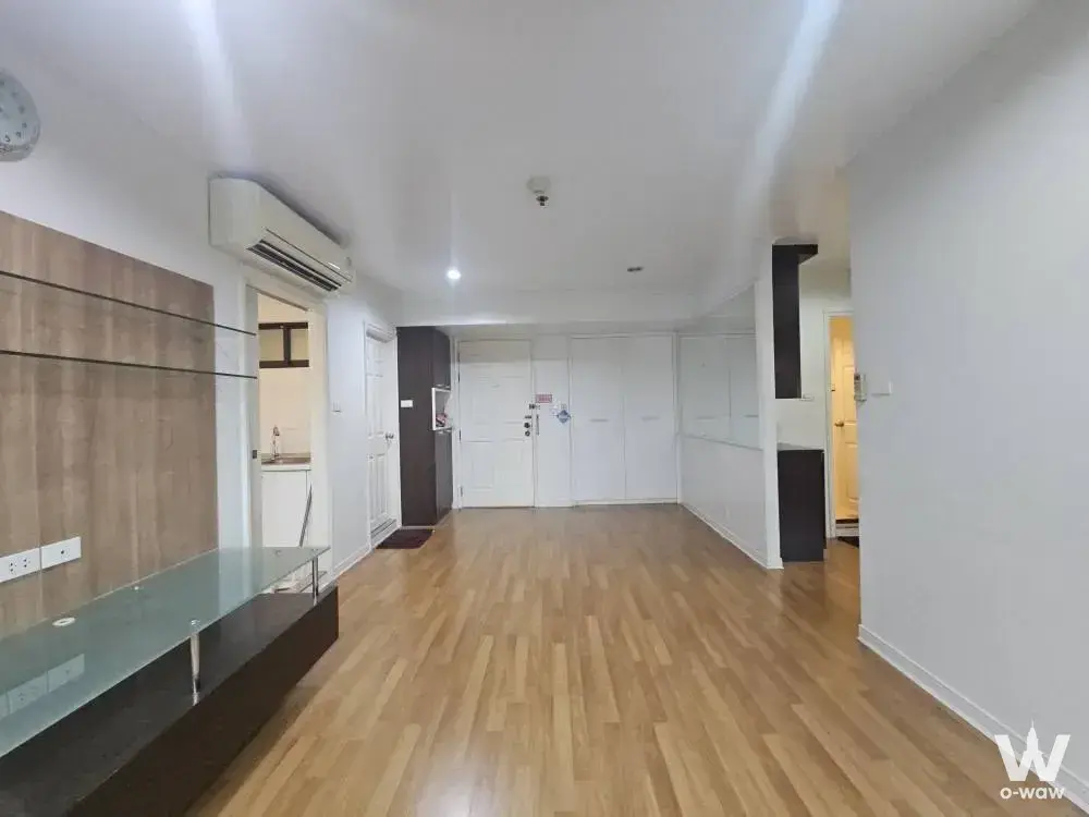Condo with 2 bedrooms for sale at Lumpini Place Phahon-Saphan Khwai — photo 2 of 5
