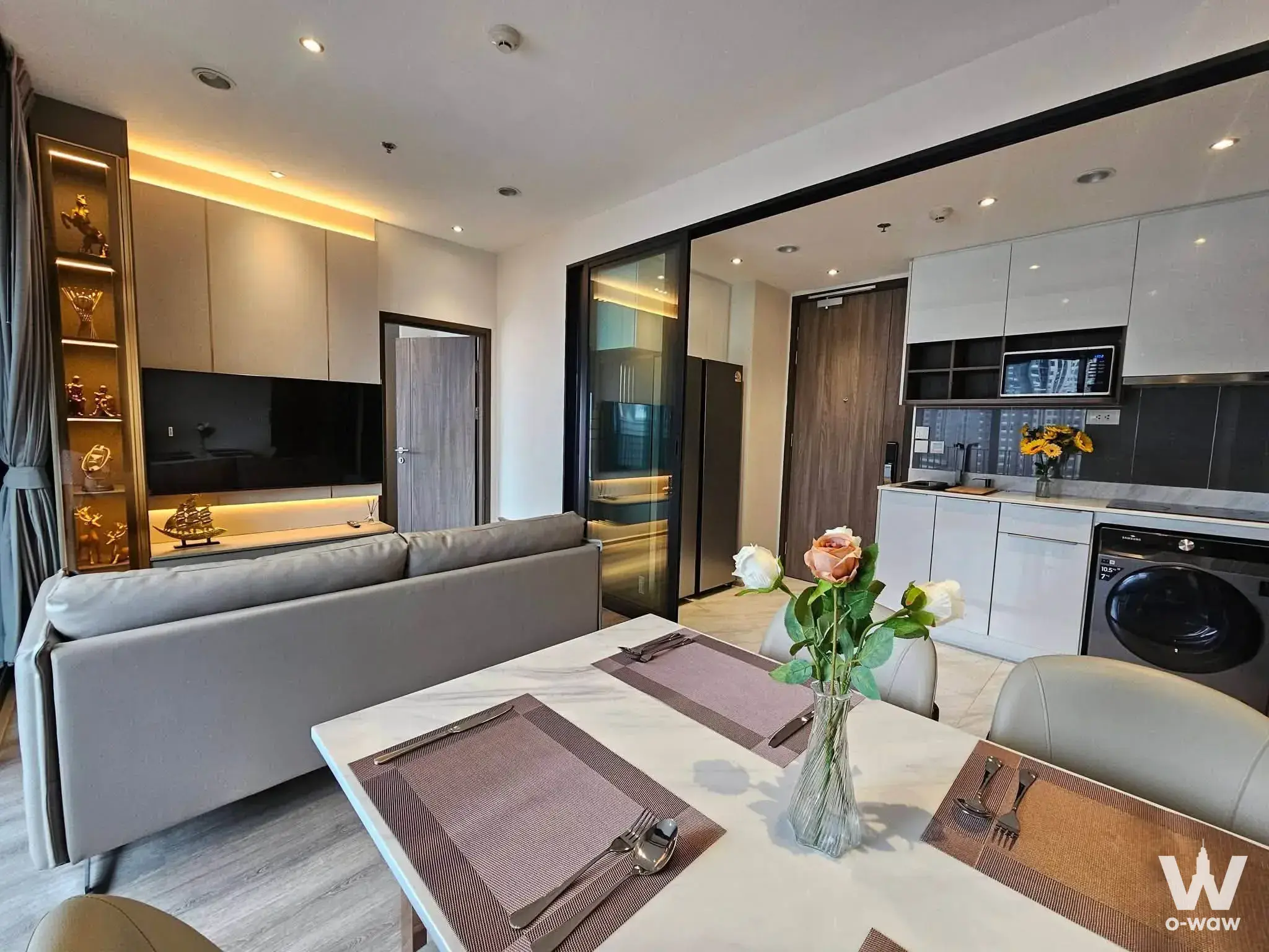 Condo with 2 bedrooms for rent at Ideo Mobi Asoke — photo 4 of 5