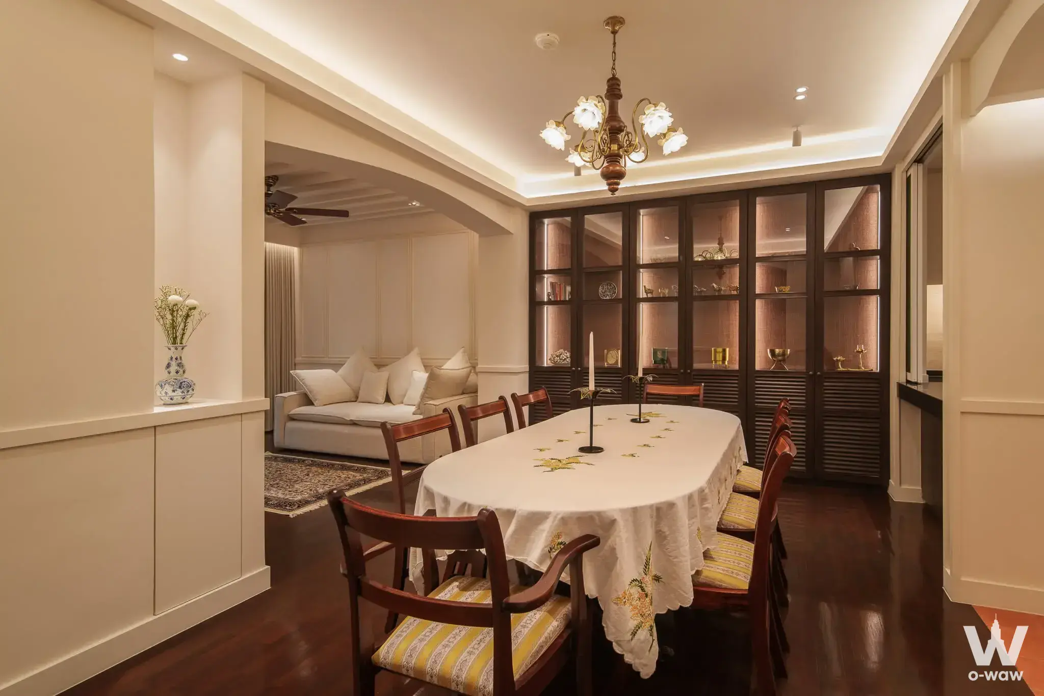 Dining room with dark hardwood floors, oval table, and brass chandelier in THE LINE Phahonyothin Park
