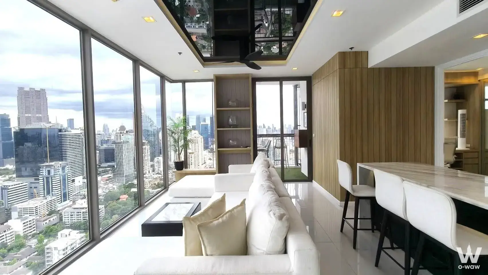 Sathorn-Narathiwas, Bangkok