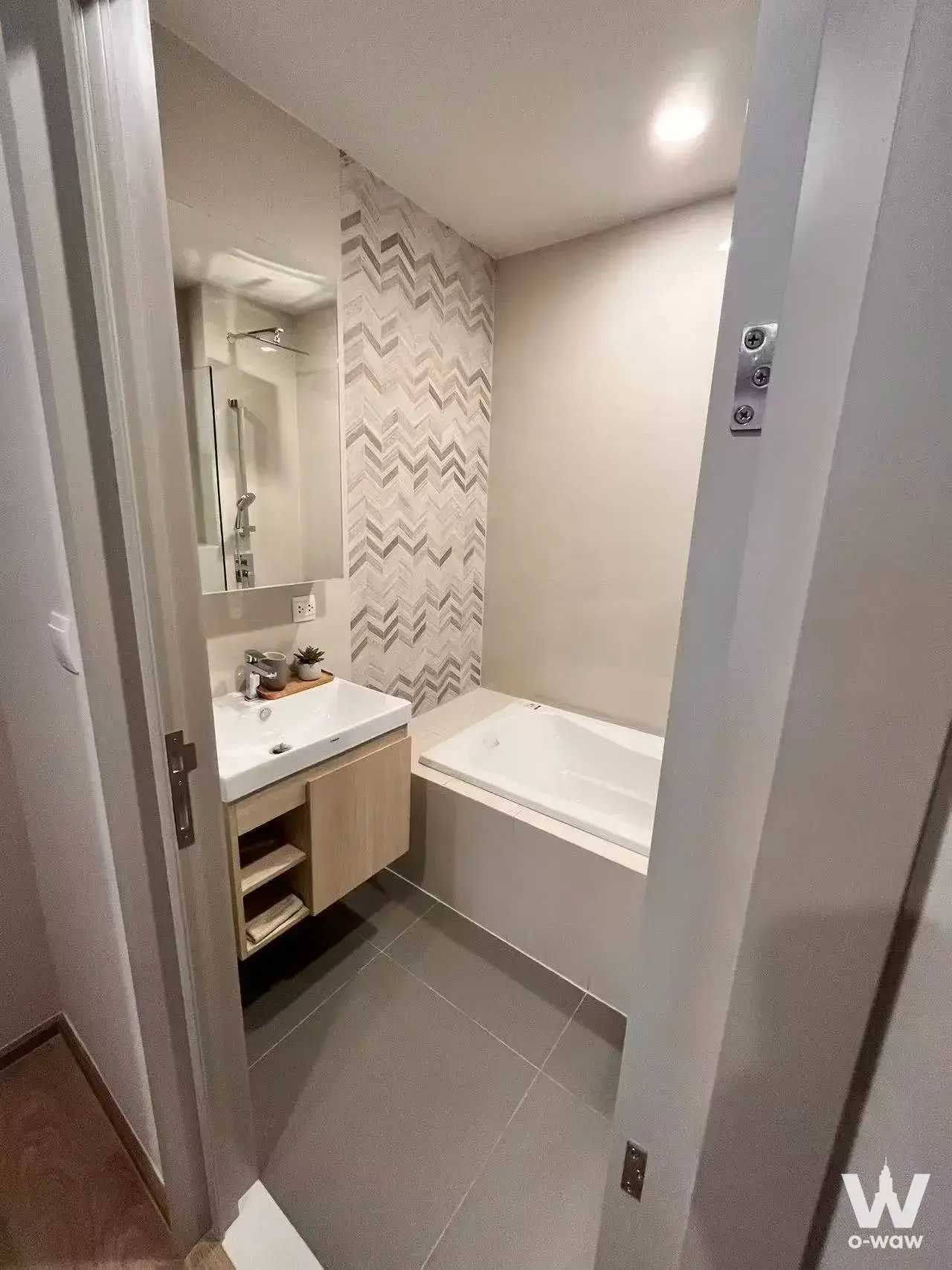 Condo with 1 bedroom for rent at Oka Haus — photo 5 of 5