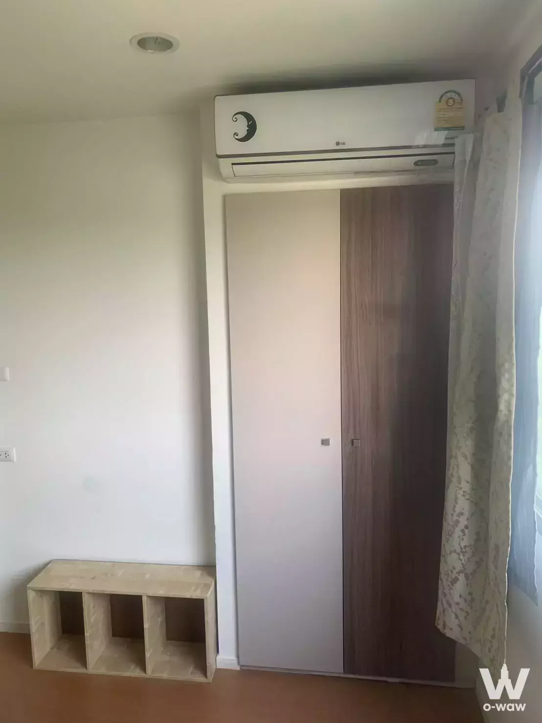 Bright bedroom with built-in wardrobe and LG AC in 1-bed condo for sale Lumpini Mega City Bang Na