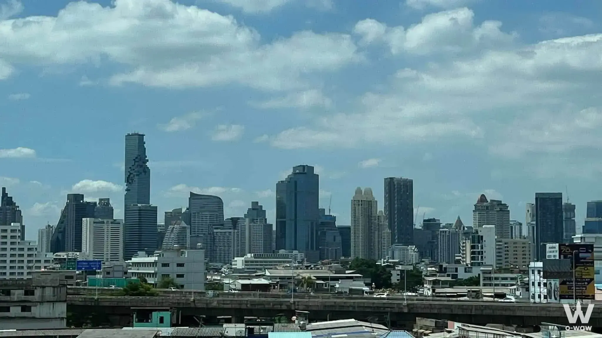 High-floor city skyline view from a 1-bed condo for rent in Supalai Lite Sathorn-Charoenrat Condo