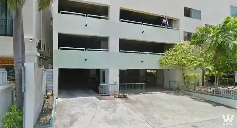 Condo for sale at Pom Prap Sattru Phai, Bangkok — photo 2 of 5