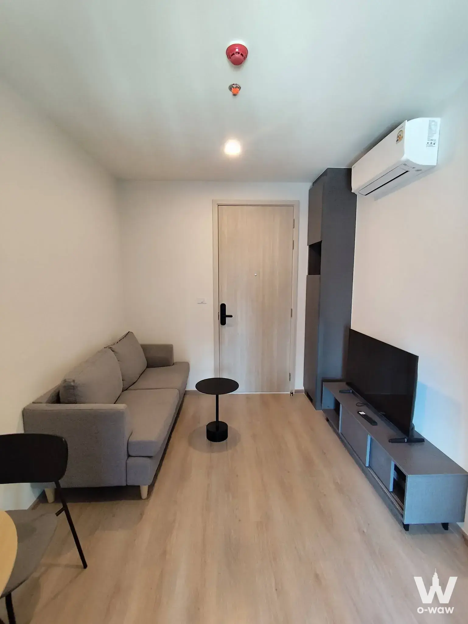 Condo with 2 bedrooms for rent at Nue District R9 — photo 2 of 4