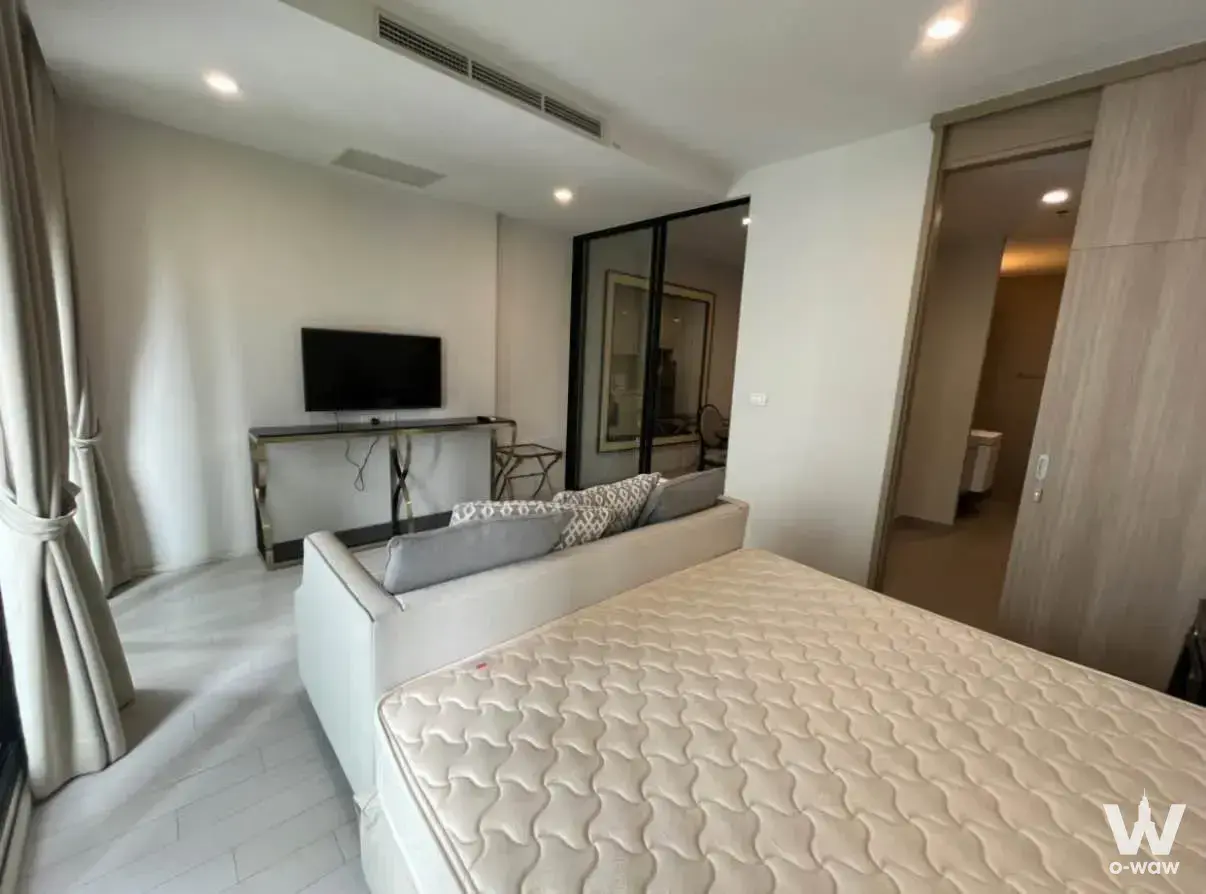 Condo with 1 bedroom for rent at Noble Ploenchit — photo 2 of 5