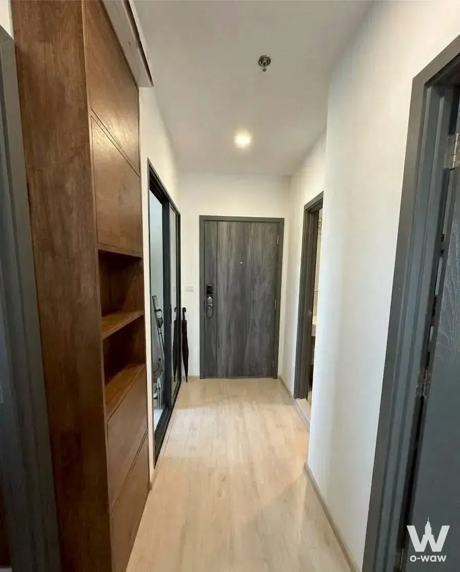 Entryway in 1-bed condo for sale at ELIO DEL NEST featuring built-in cabinets and smart lock door