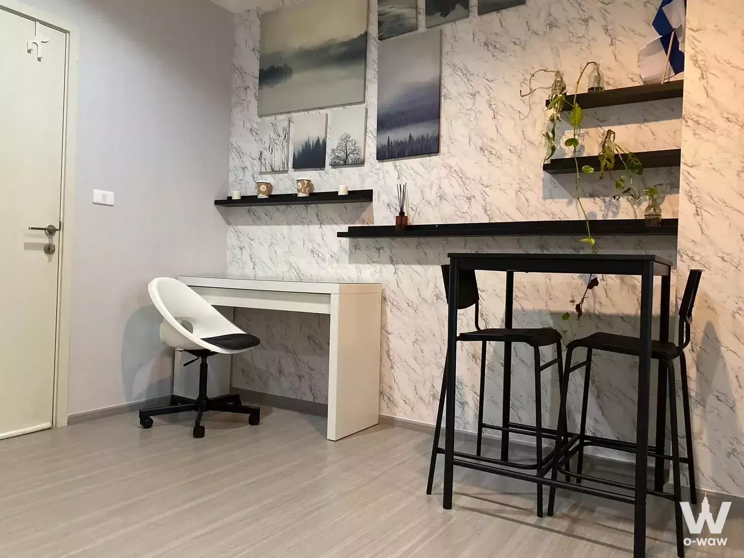 Modern home office in 1-bed condo for rent at ASPIRE SATHORN-RATCHAPRUK featuring marble accent wall and sleek white desk