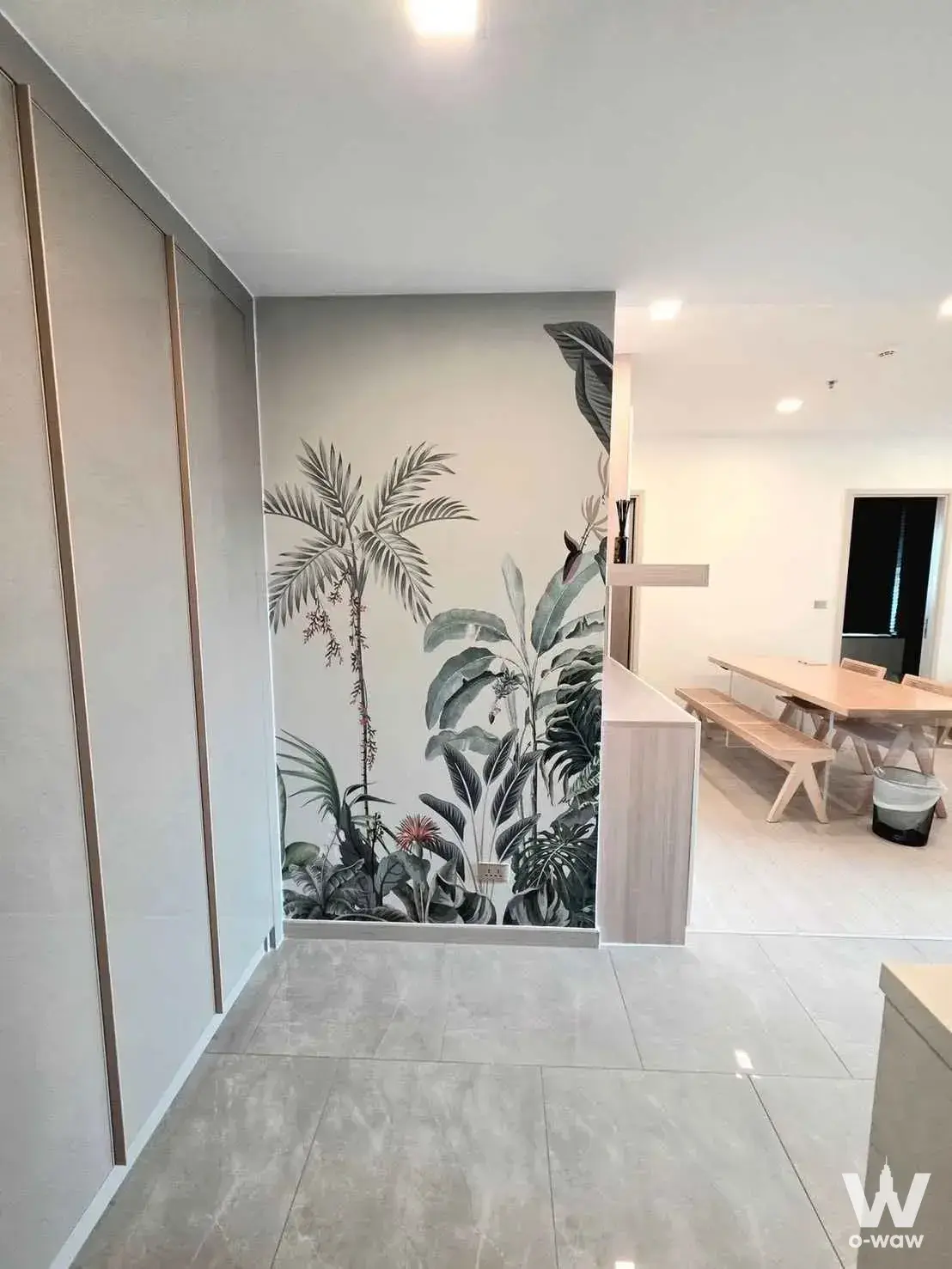 Modern entryway with tropical botanical wallpaper mural and beige wardrobe in 2-bed condo for rent at One9Five Asoke - Rama 9