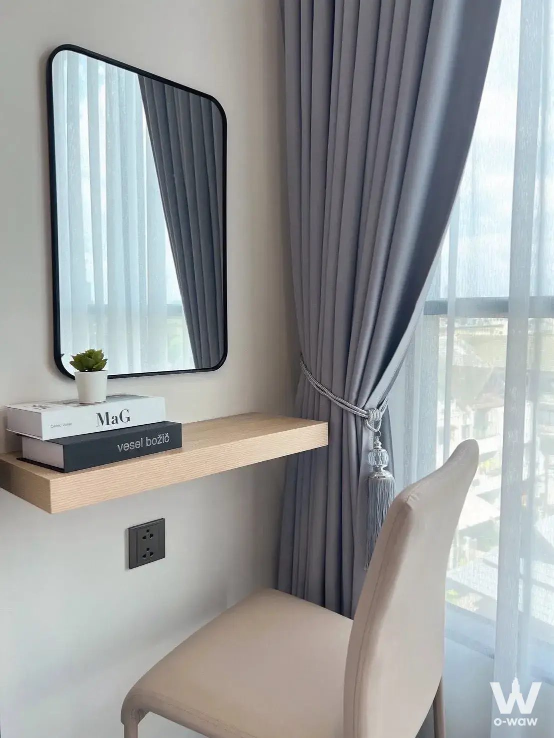 Modern study nook in 1-bed condo for rent at Atmoz Palacio Ladprao Wanghin with floating desk and city view