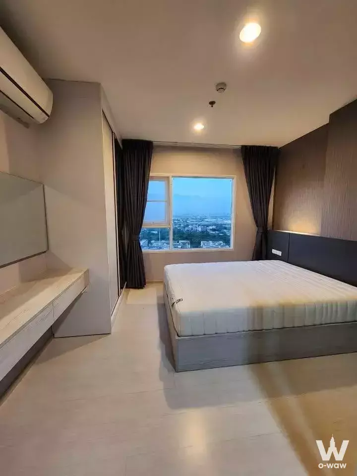 Sukhumvit Road / BTS Chang Erawan