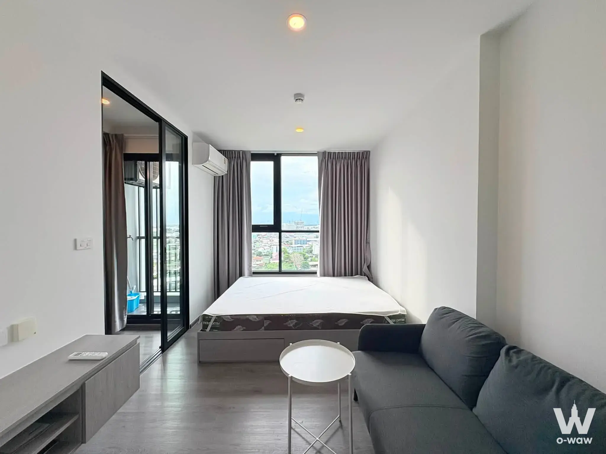 1-bed condo for rent in The Origin E22 Station with city skyline view and modern grey accents