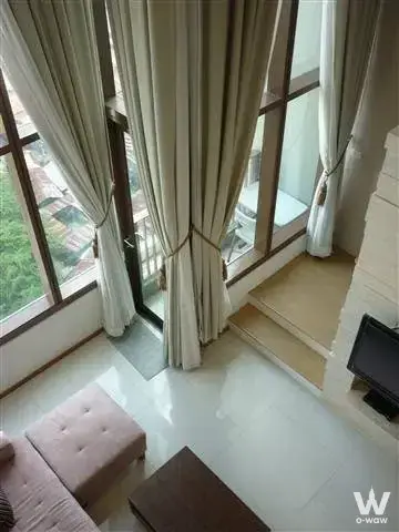 Condo with 1 bedroom for rent at The Emporio Place — photo 3 of 5