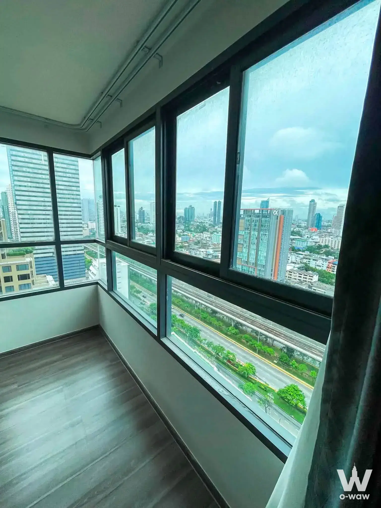 Unfurnished 2-bed condo in Ideo Sathon-Wongwian Yai with floor-to-ceiling windows and city views