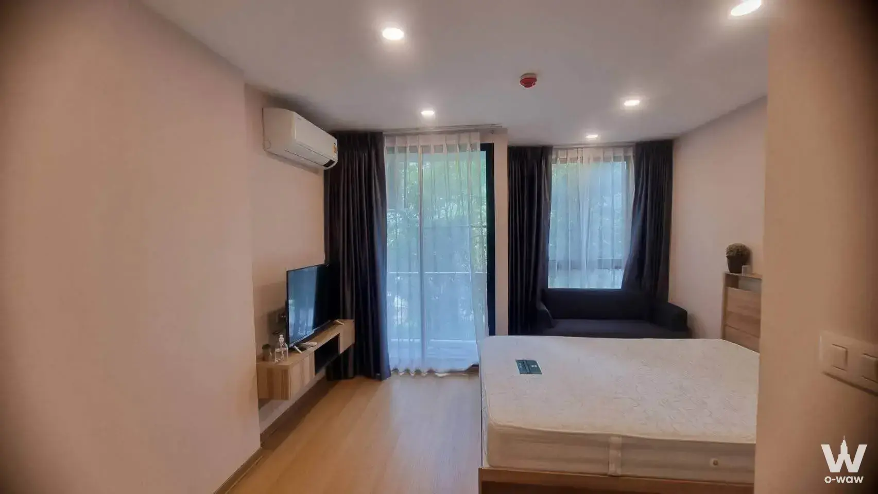 Phetkasem 48, Bangkok, Thailand