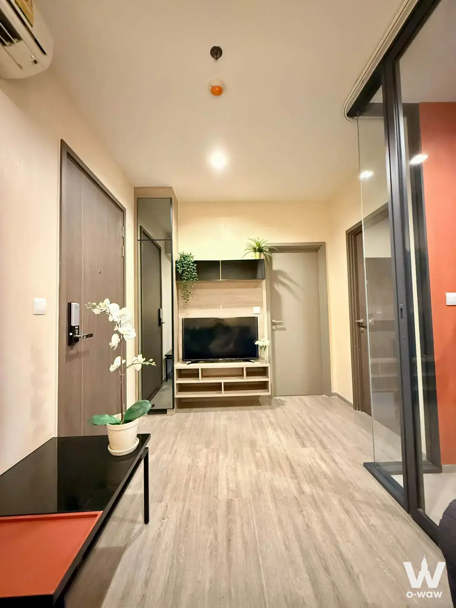 200 meters from MRT Wongsawang Station