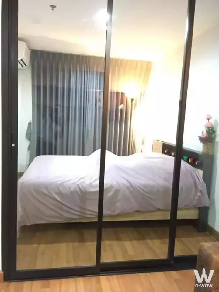 Near BTS Wat Sri Mahathat and BTS Si Phom (Pink Line) to Ratchaphruek Hospital, approximately 300 meters from BTS station, on a main road with convenient access to Don Mueang Airport and Rajamangala University of Technology Phra Nakhon