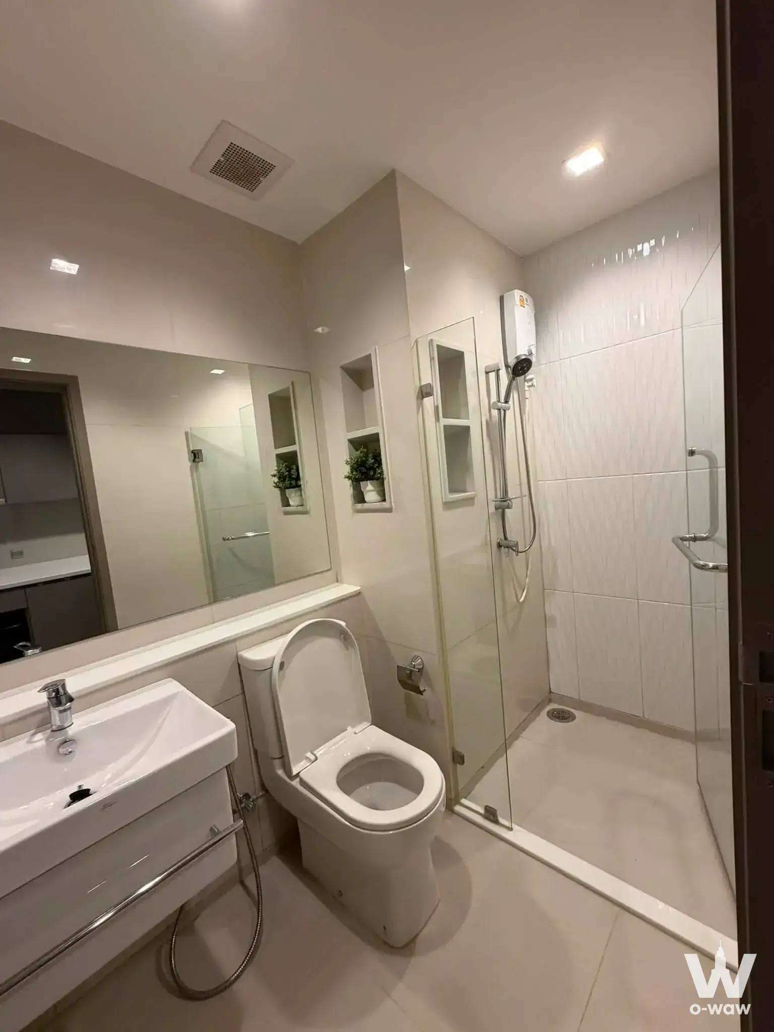 Condo with 1 bedroom for sale at Life Asoke - Rama 9 — photo 2 of 5