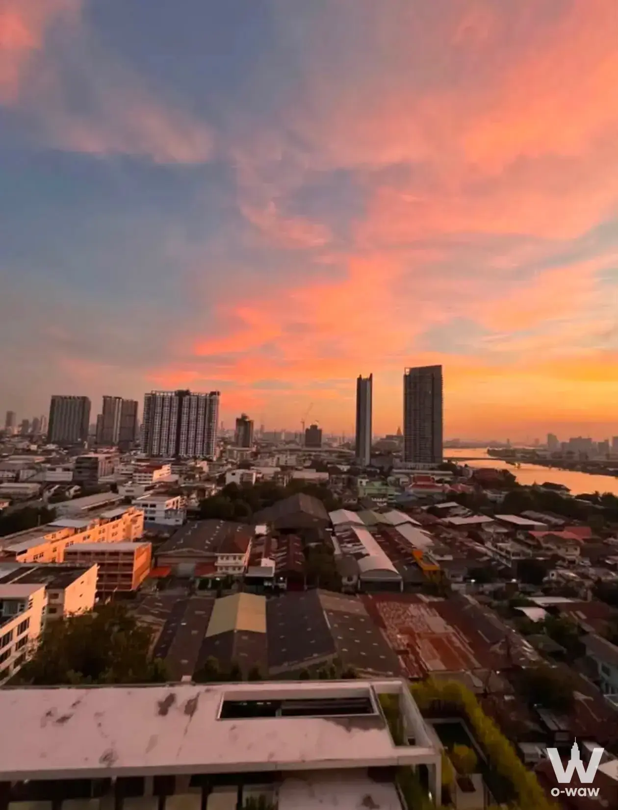 High-floor sunset view over the Chao Phraya River from a 0-bed condo in Chapter One Shine Bangpo