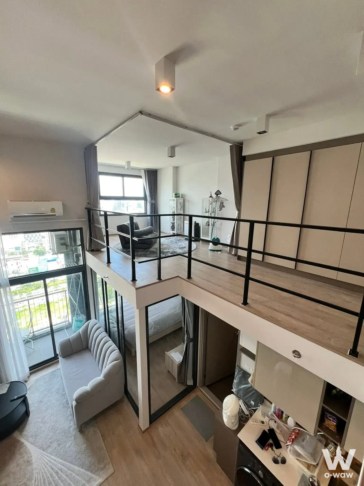 Near MRT Rama 9 (500m), Airport Link Makkasan (850m), Central Rama 9 (450m)