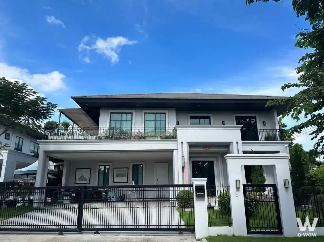 House with 4 bedrooms for sale at Setthasiri Pattanakarn — photo 1 of 5