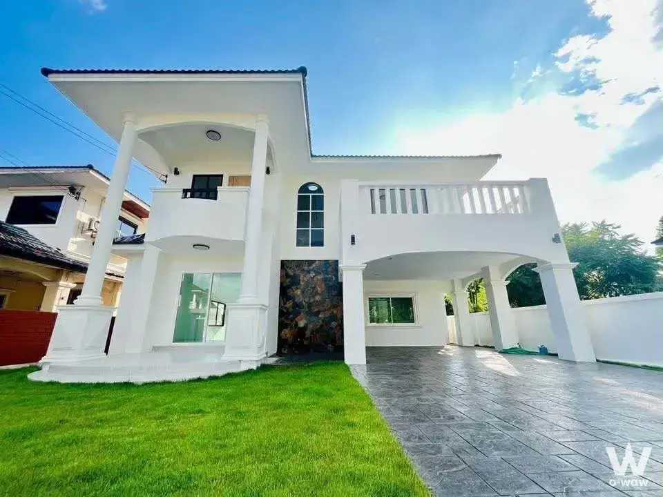 House with 4 bedrooms for sale at San Kamphaeng, Chiang Mai — photo 1 of 5