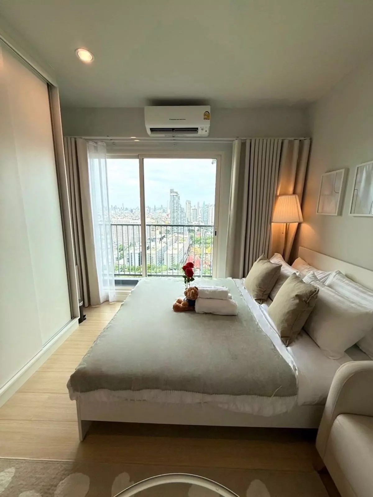 Modern 1-bed bedroom in Metro Sky Wutthakat with city view balcony and light wood floors