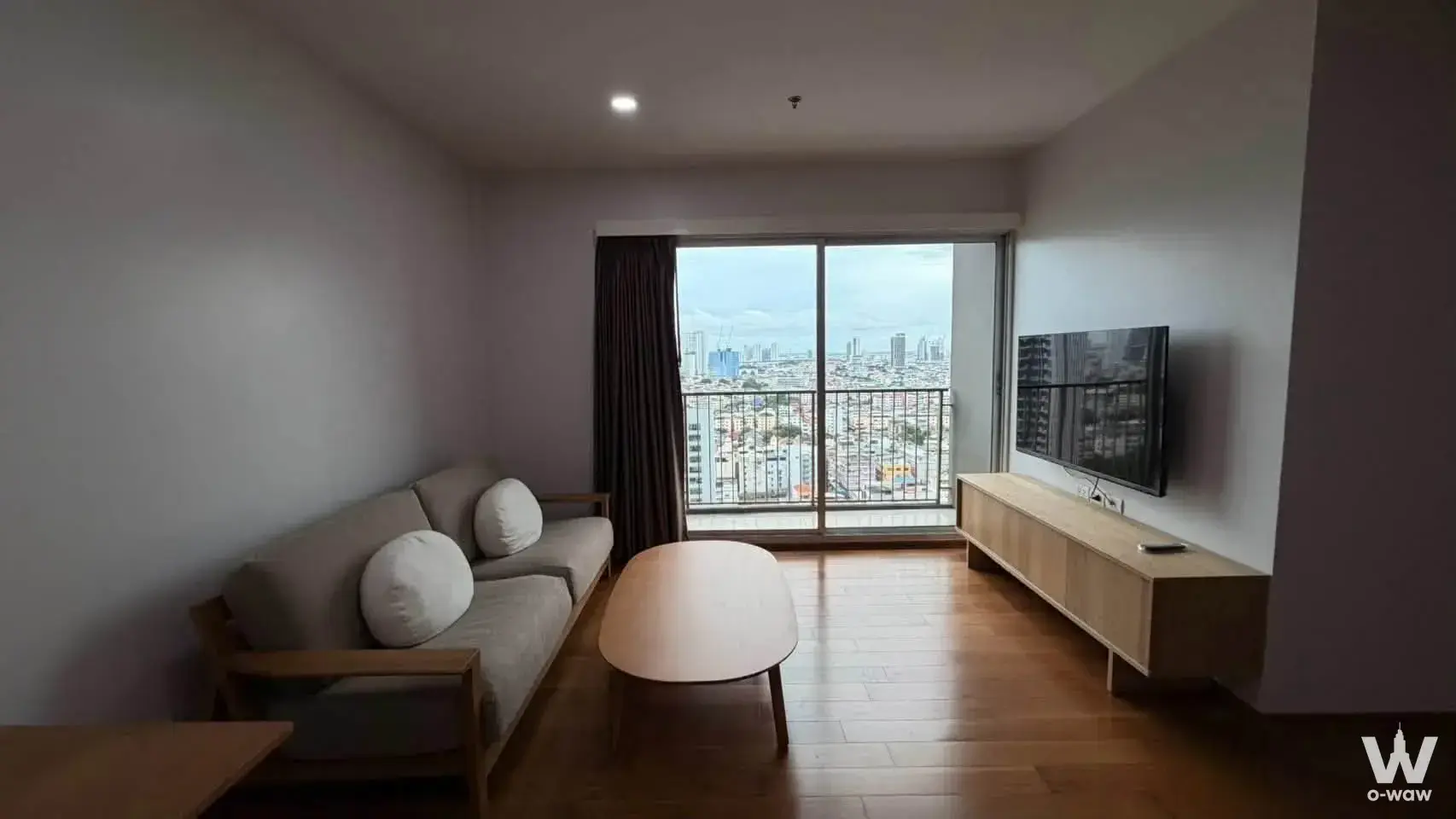 Condo with 3 bedrooms for rent at Hive Taksin Condominium — photo 2 of 5