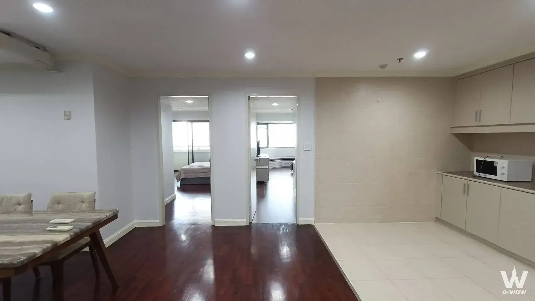 Modern 2-bed condo for sale in Baan Suanpetch with wood floors, open kitchenette, and dining area
