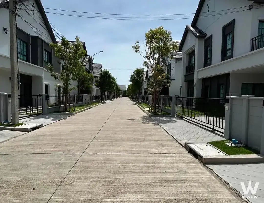 Modern townhouse row for rent in Centro Bangna under blue sky