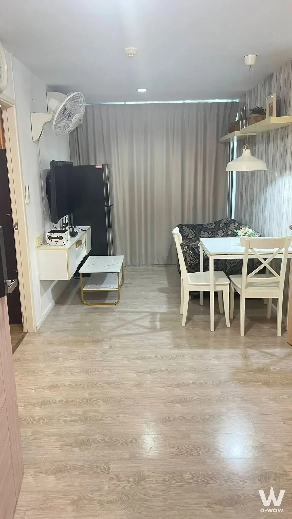 Pause Sukhumvit 107 2-bed condo dining space with white table and gold accents