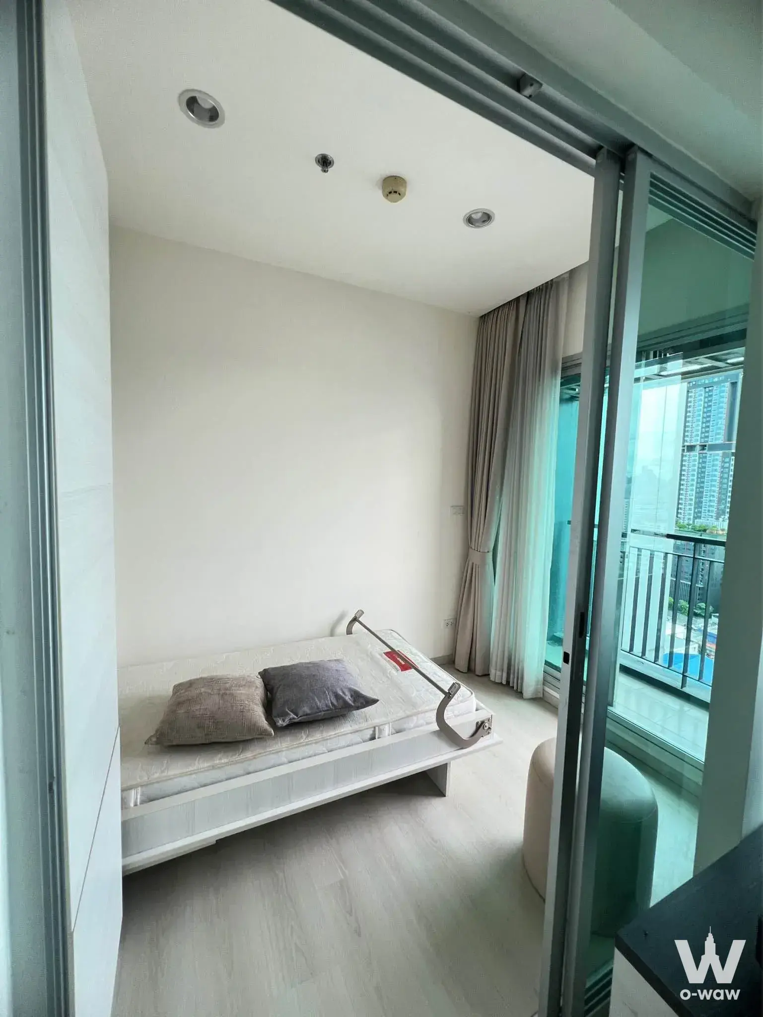 Condo with 2 bedrooms for rent at Life Ratchadapisek — photo 4 of 5