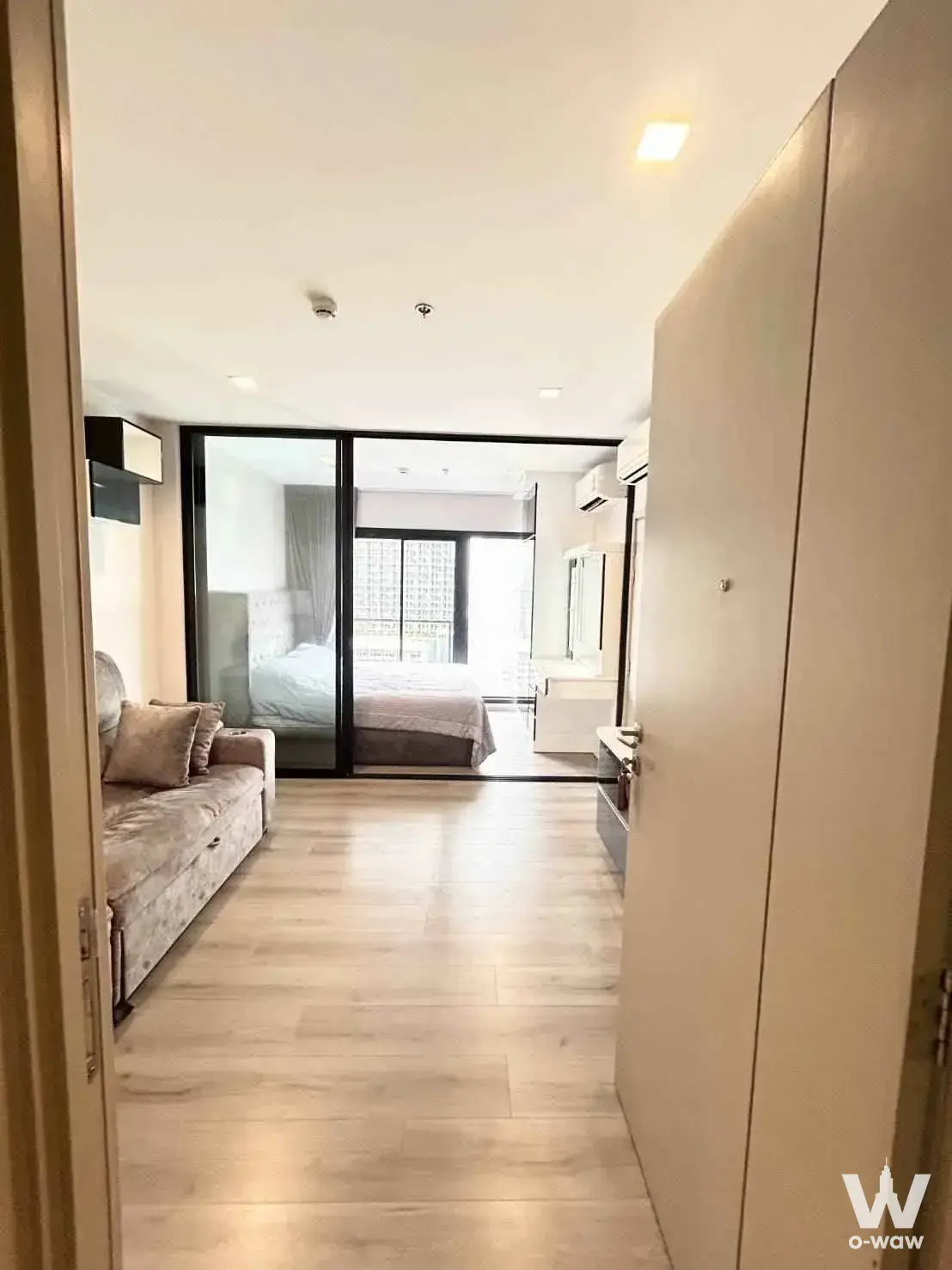 Condo with 1 bedroom for rent at The Politan Rive — photo 1 of 5