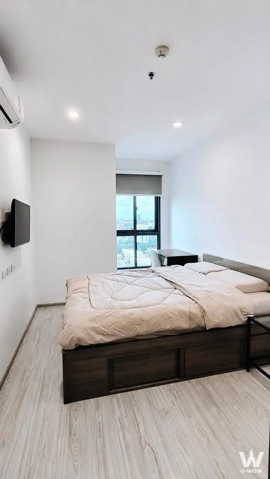 Near BTS Bang Na, 150 meters from station, near expressway access, 20 minutes to Sathon