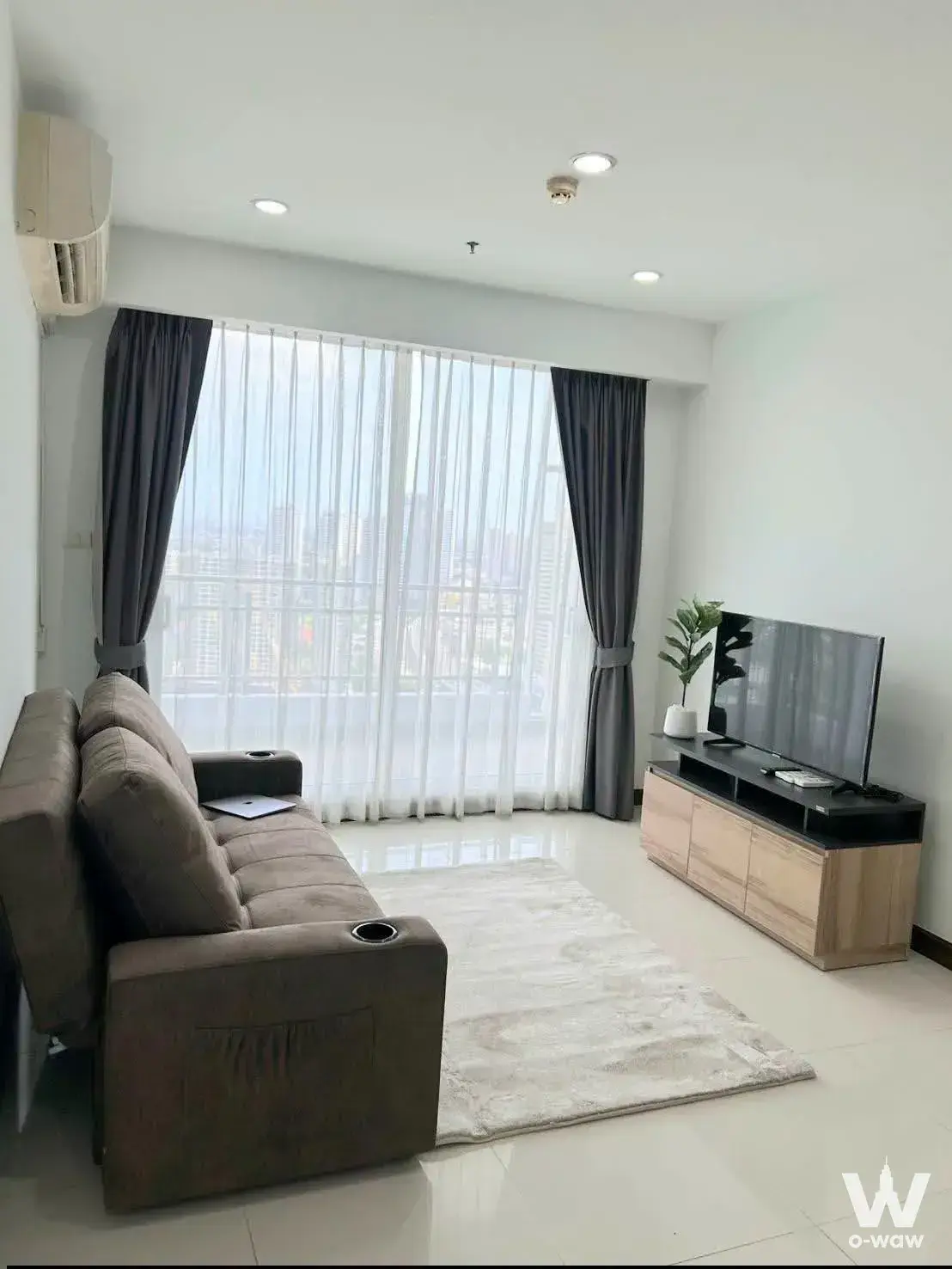 Near Nararam 3 BRT station, convenient access to Rama III and Sathorn roads