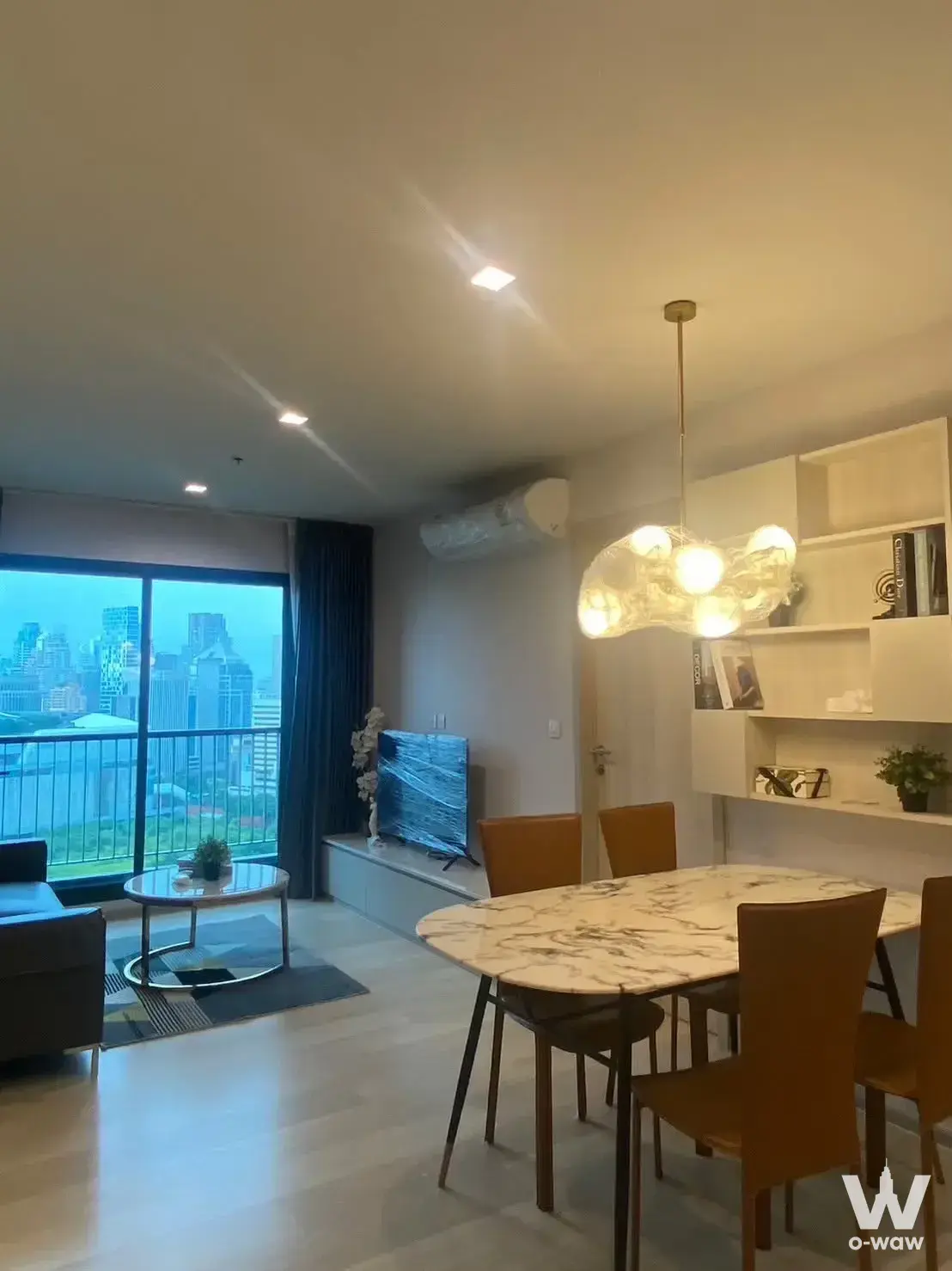 Condo with 2 bedrooms for rent at Life One Wireless — photo 2 of 5